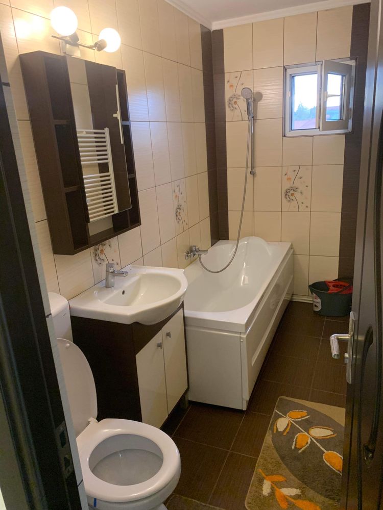 Inchiriez apartament cu 3 camere langa spitalul judetean