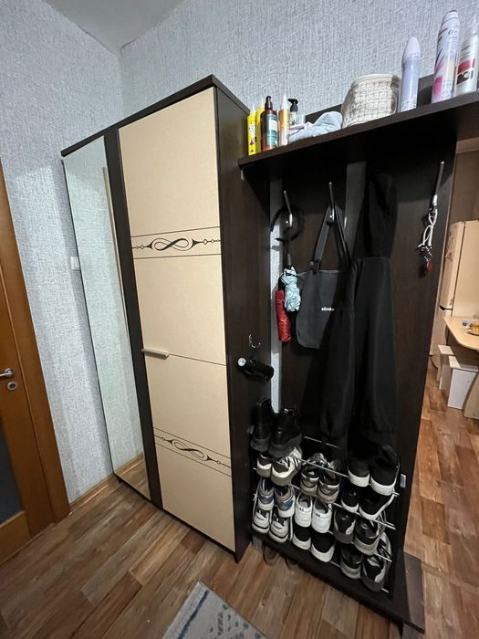 Шкаф в прихожую. Срочно продаю. 20.000тенге
