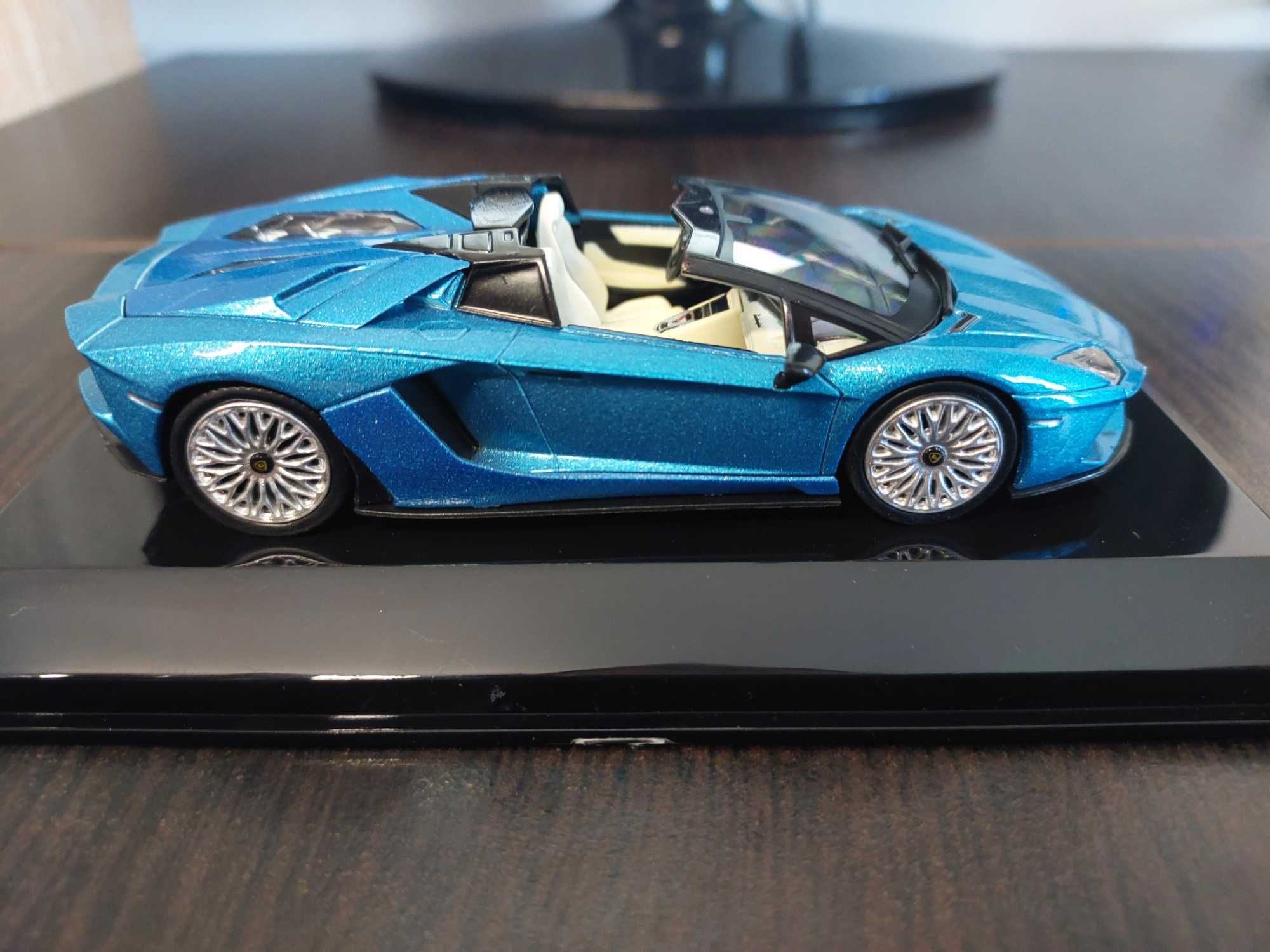 Macheta LAMBORGHINI AVENTADOR S ROADSTER 2017 - Ixo, 1/43, noua.