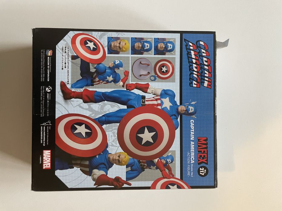 Vand figurina Mafex Captain America