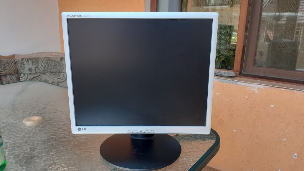 Monitor LG Flatron 1942 PM 19 inch