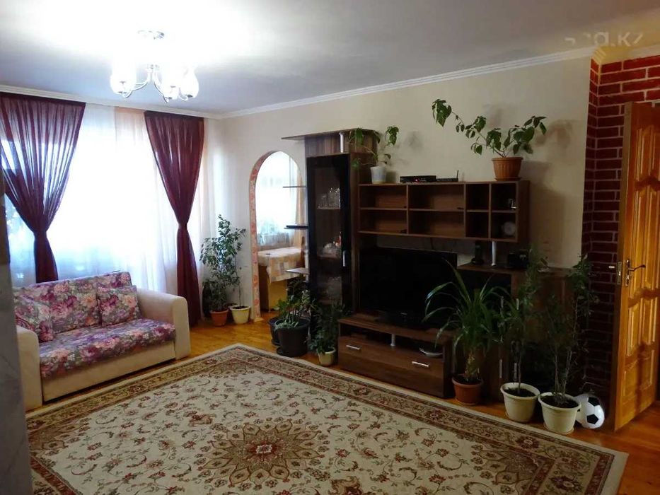 Продам 4-комнатную квартиру, 76 м² · 8/9 этаж, Курмангазы 154