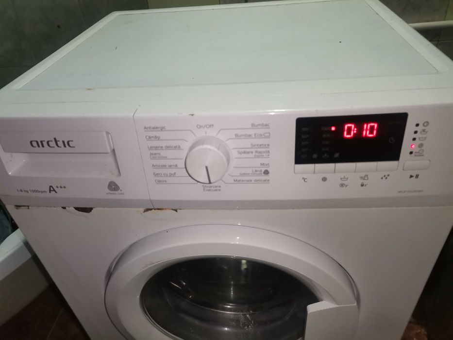 Mașina de spălat automată Arctic 8kg perfect funcțională