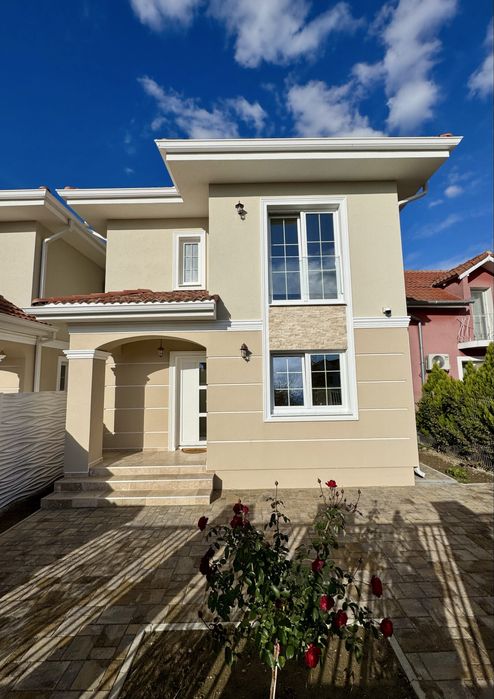 Casa Premium 4dormitoare 3bai asfalt Mosnita Noua