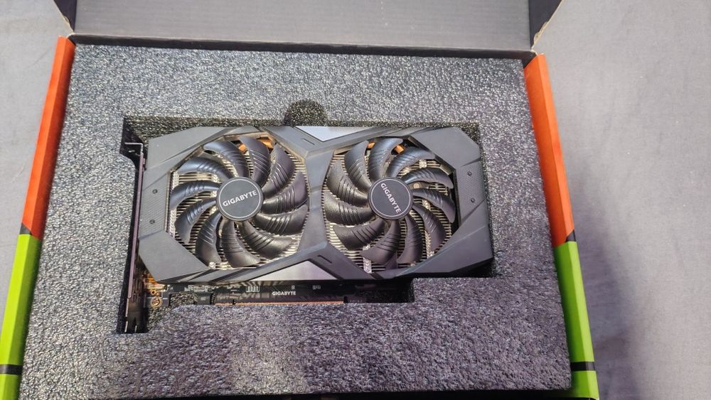 RTX 2060 6GB OC Gigabyte + Cutie Originala