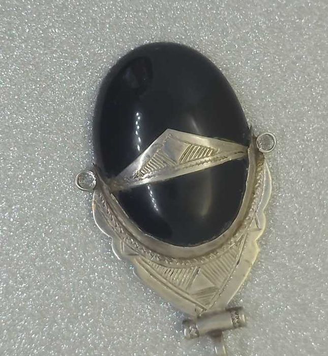 Pandantiv tuareg etnic - argint, cabochon negru