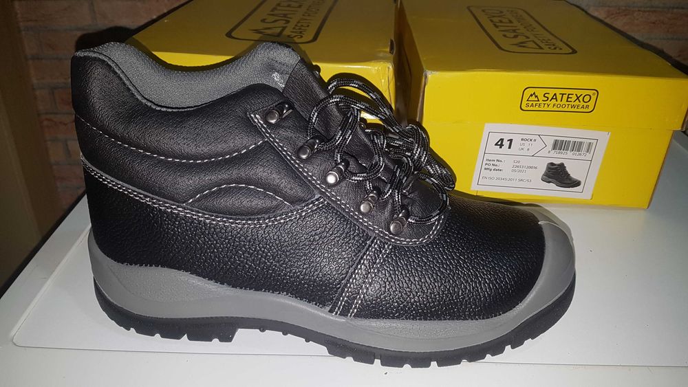 НОВИ Работни обувки със метално бомбе и подметка