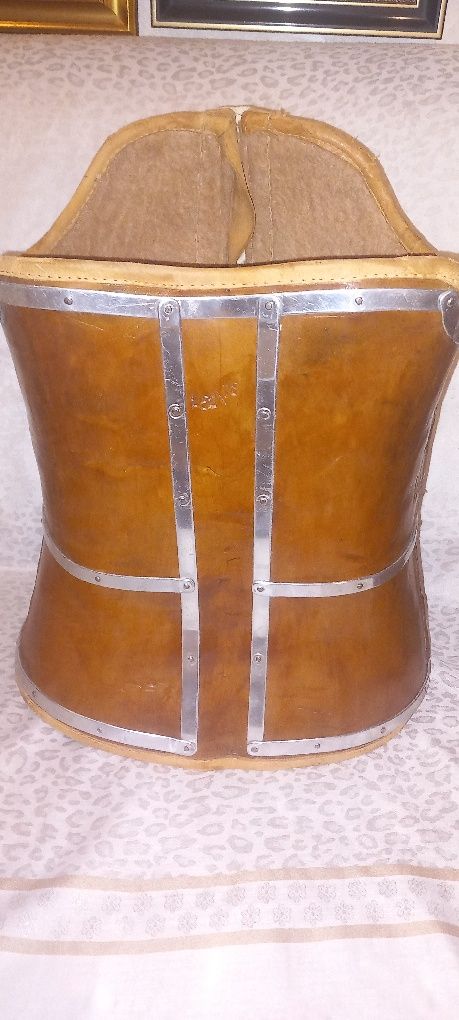 Corset antic  din piele