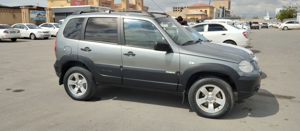 Niva Chevrolet 2016 sotiladi