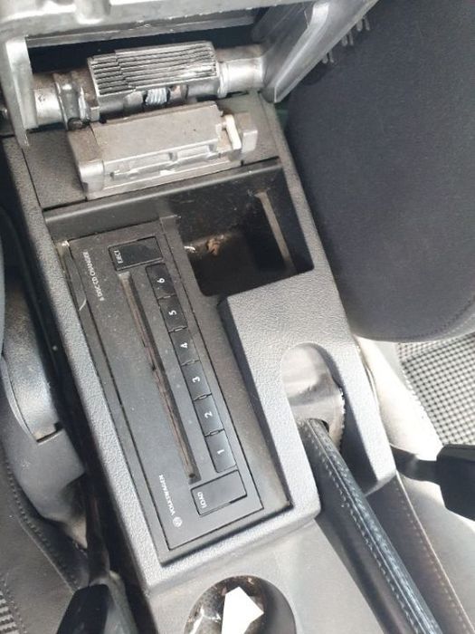 usa portiera stanga dreapta aripa fuzeta etrier planetara brat VW Touran motor 2.0tdi dezmembrez