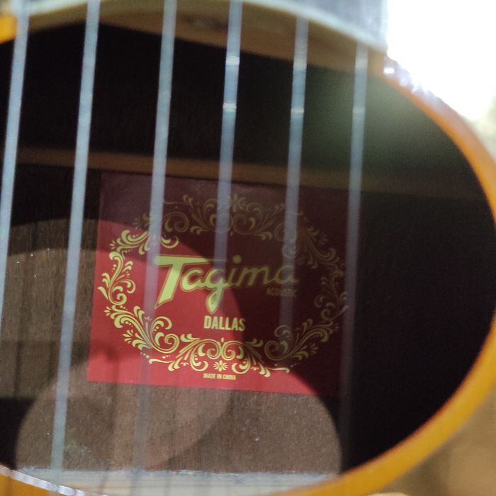 Продам Американскую аккумтичнскую гитару (Даллас)