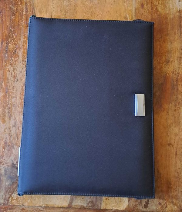 папка луксозна за документи черен с зелено с цип Марксман Marksman А4