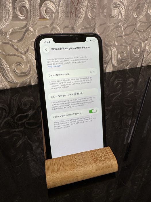 Telefon iPhone 11 negru 128 Gb