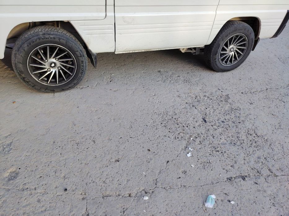 R13 diska balon holati zoʻr chaqa chuqa joyi yoʻq balon holatiyam zoʻr