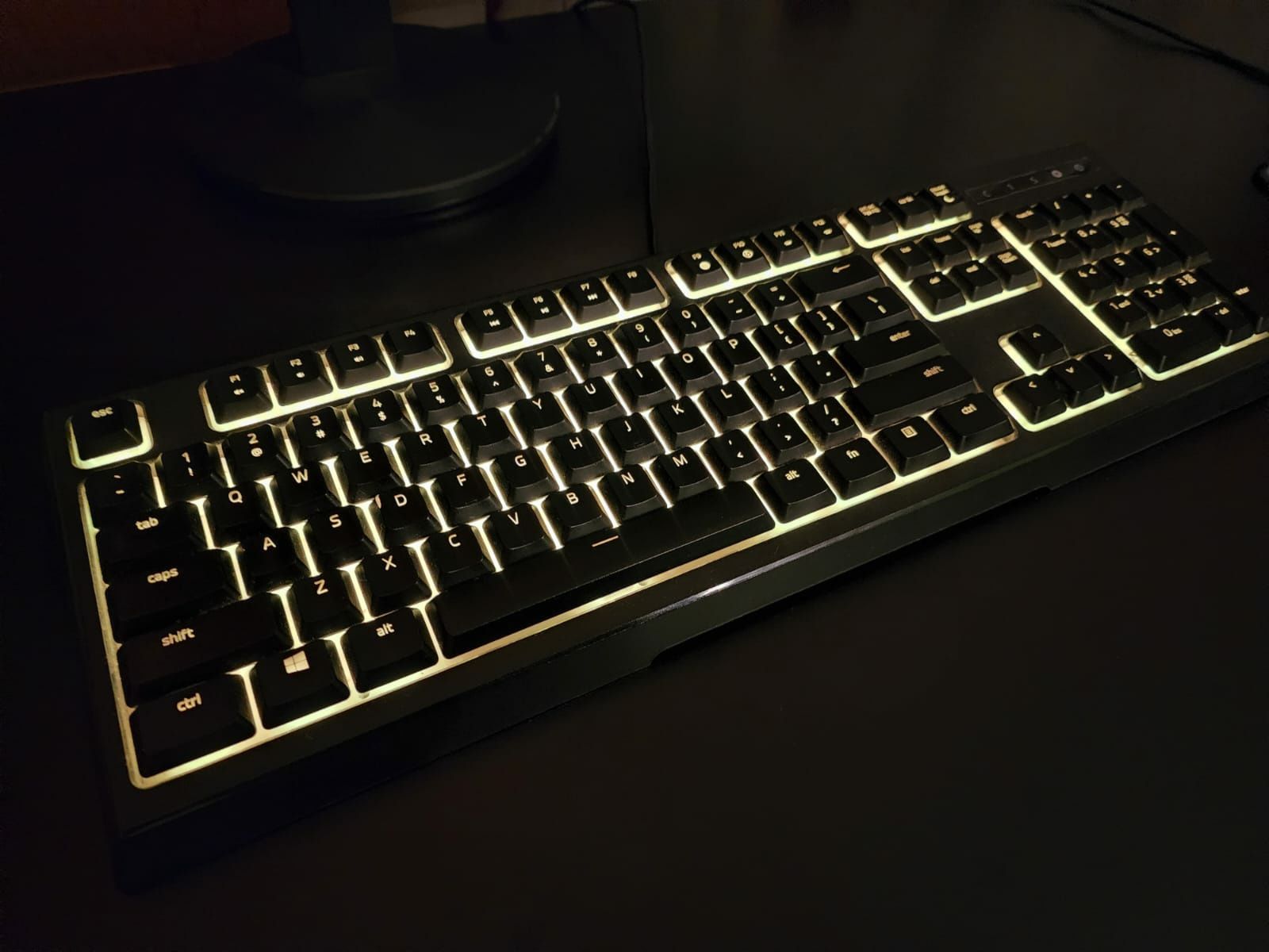 Vând tastatură gaming Razer  Ornata