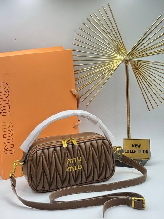 Geanta Miu Miu noua !!! Dimensiuni 24/13 !!!