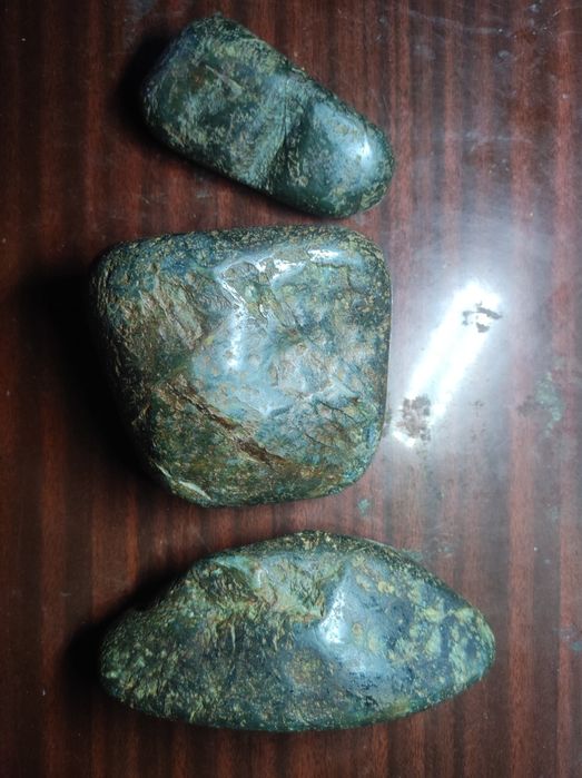 Камни окатыши  нефрит