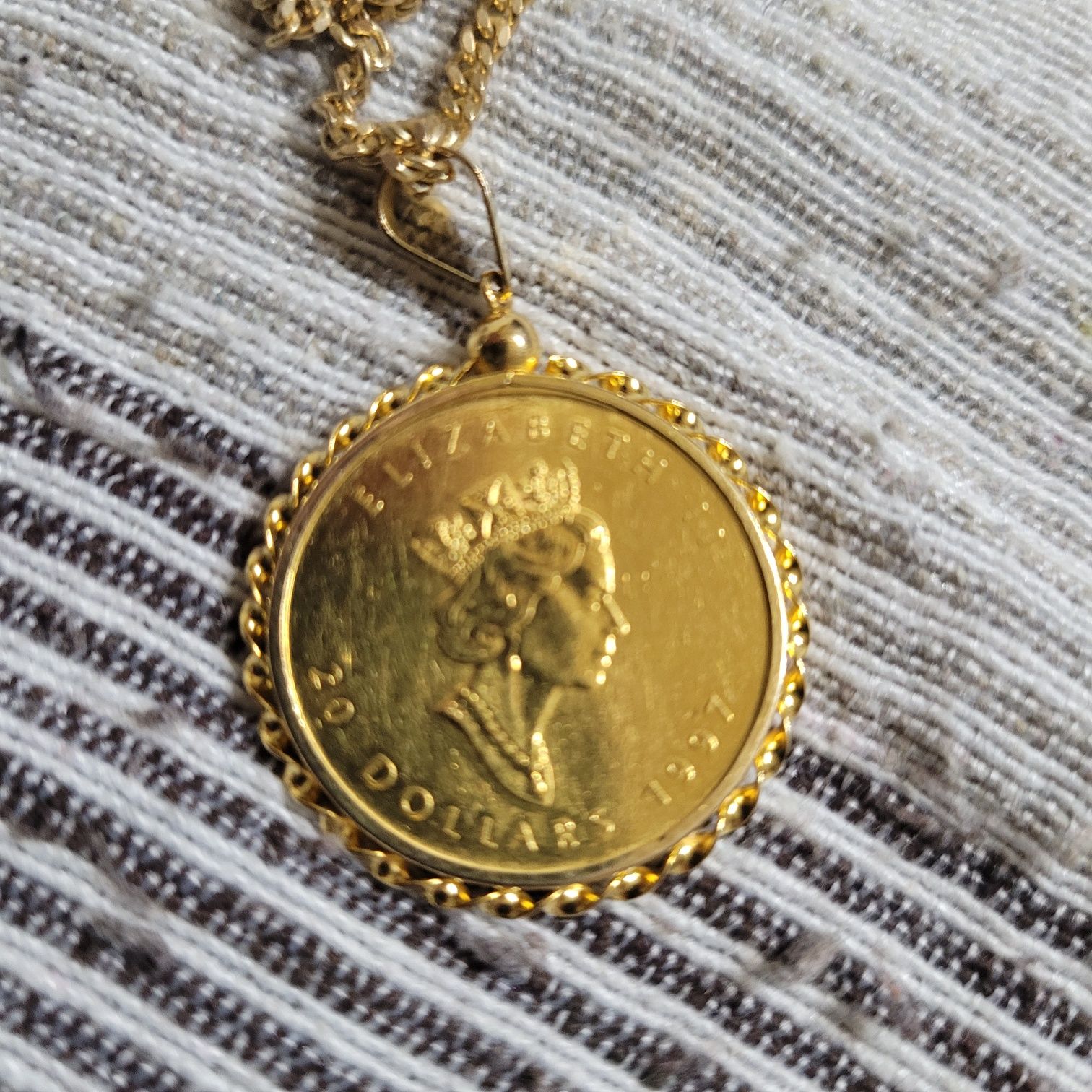 Златна канадска монета