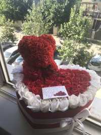 Cutie in forma de inima cu ursulet si trandafiri de sapun