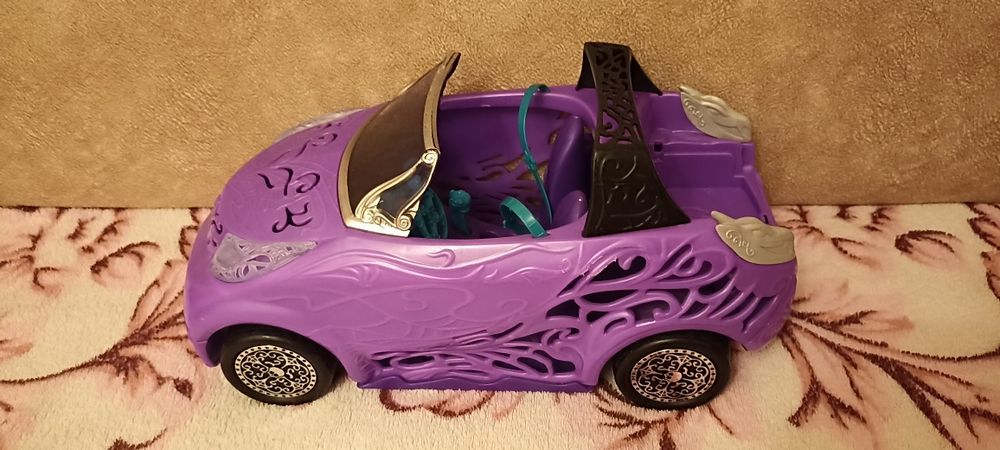 Машинка скариж монстер хай