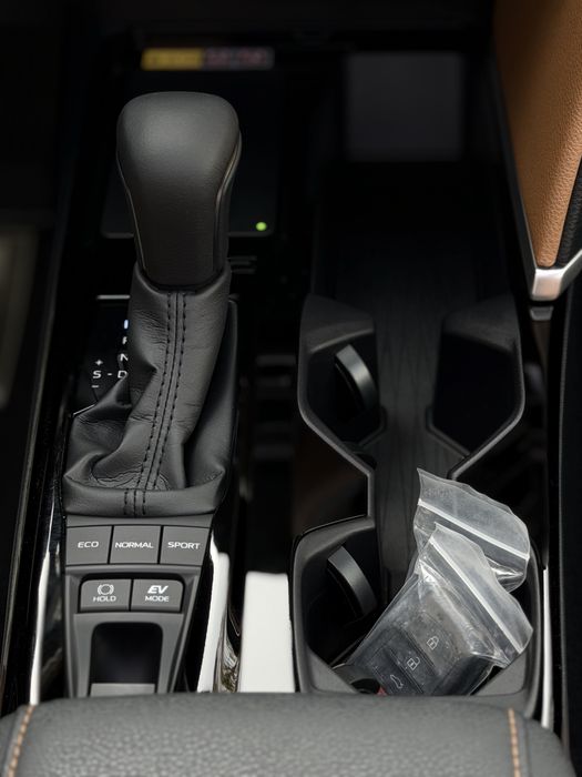 Toyota Camry Hybrid Limited 2025