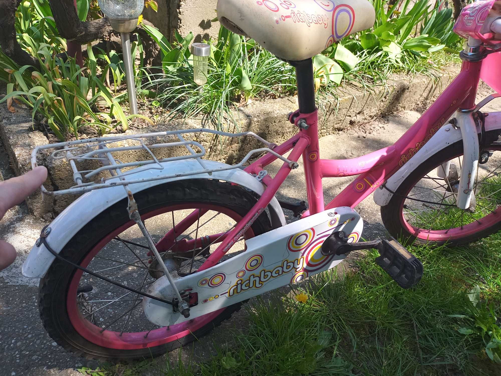 Bicicletă pentru fetițe