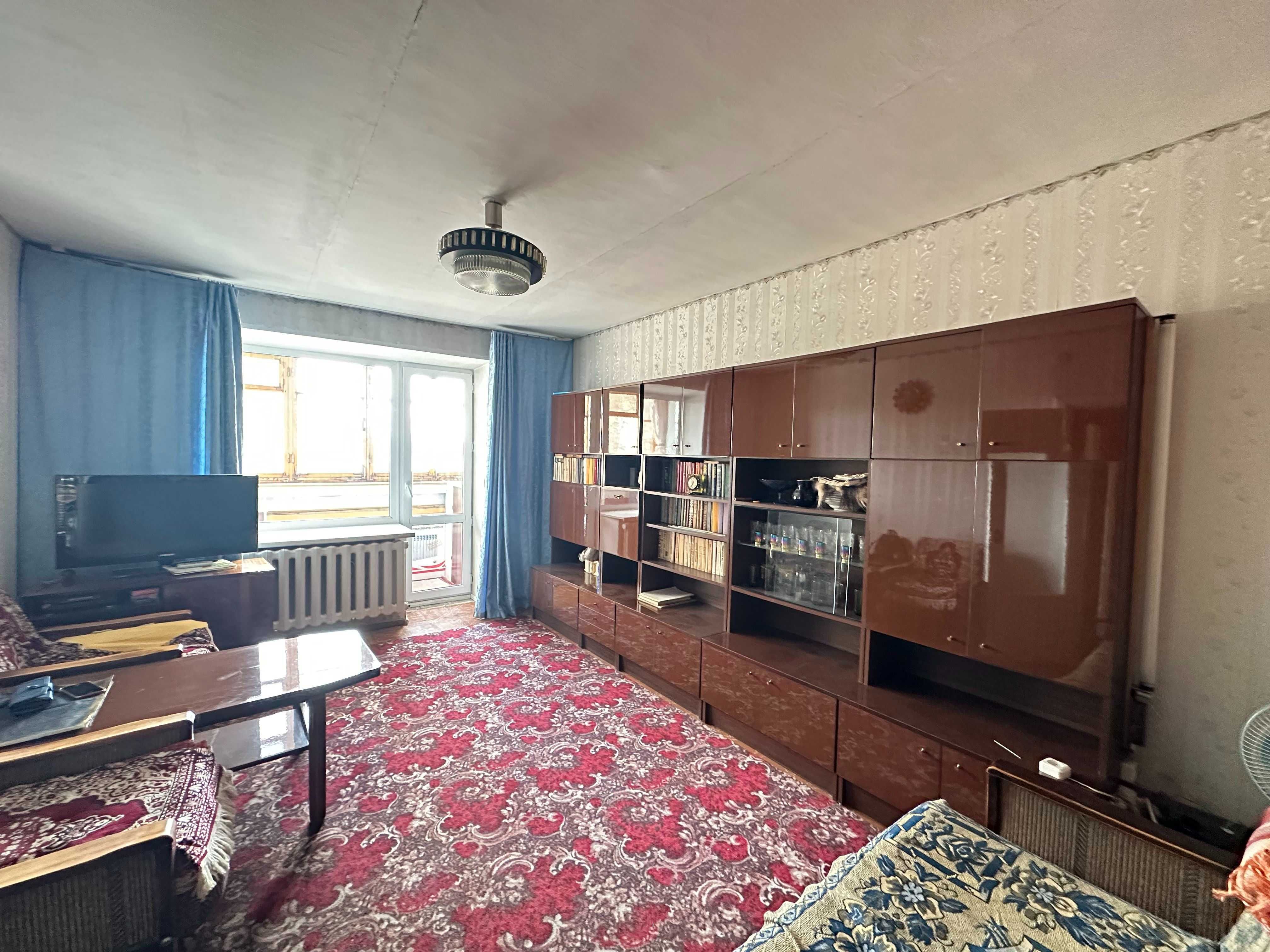Двухкомнатная 54 м². Крамского 44/2. Кирпичный дом. 2-ой этаж из 5-ти