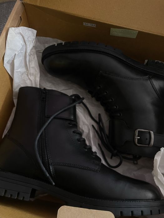 Нови черни кожени боти