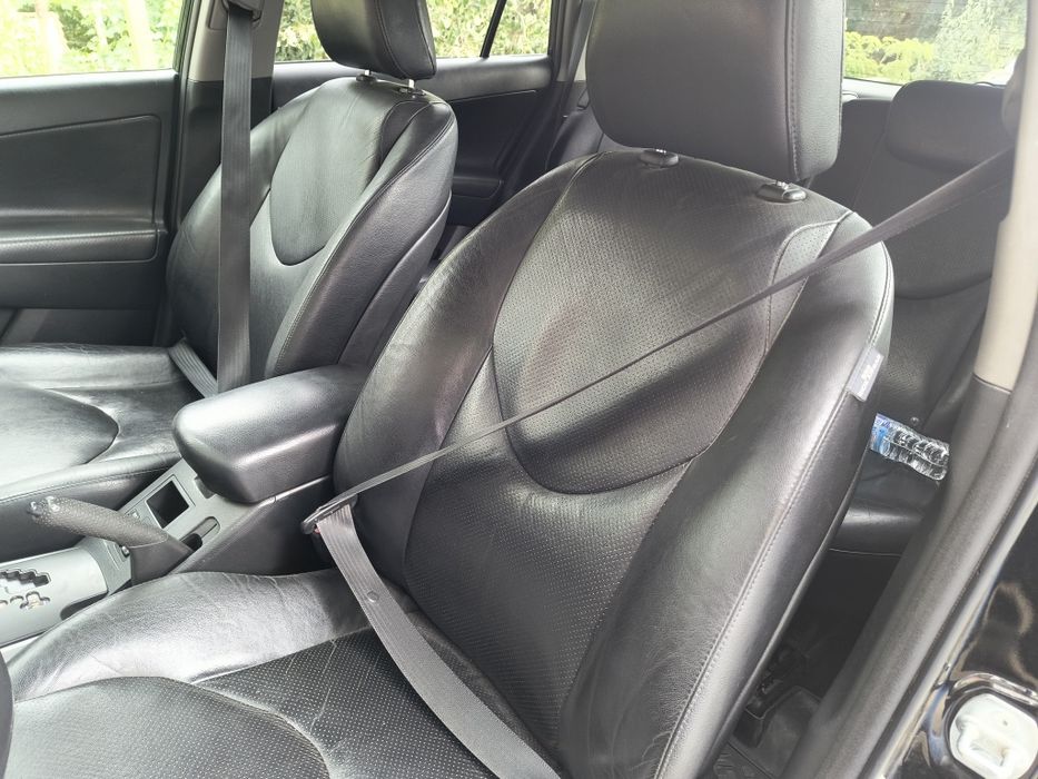 Продавам Toyota Rav 4