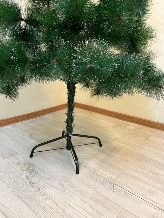 Продам елку искусственную