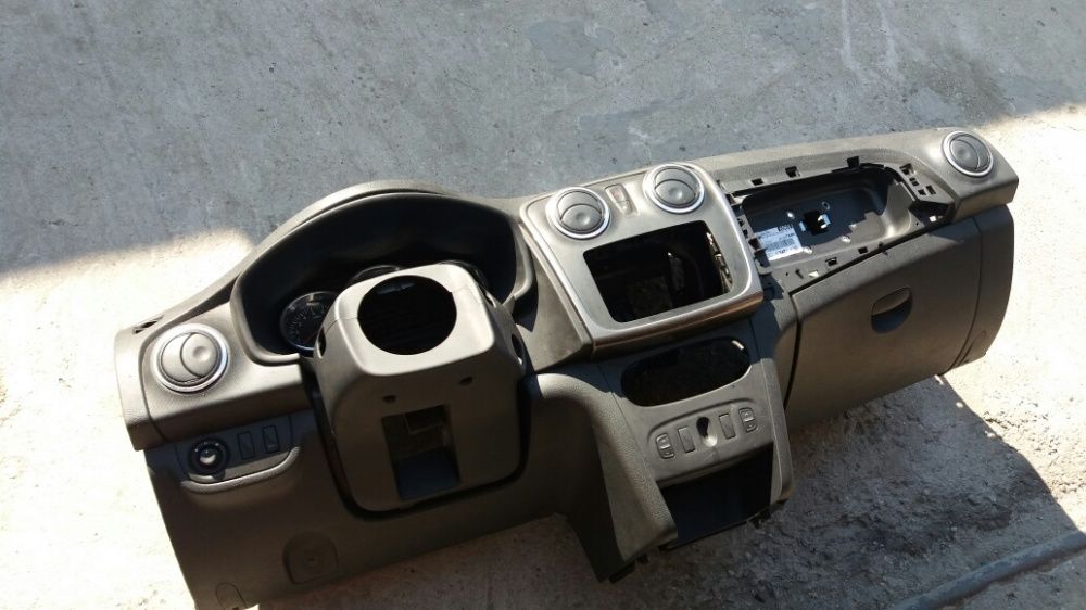 plansa bord Dacia logan sandero mcv stepway dupa 2013
