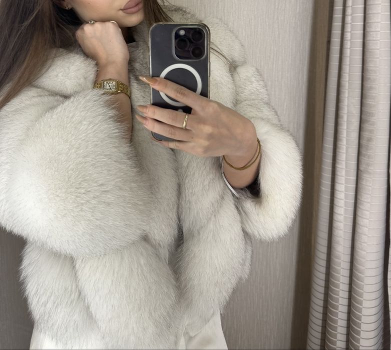 Vând blană naturală albă din vulpe polară extrem de frumoasa