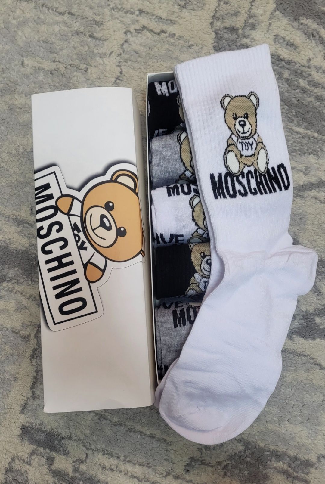 Чорапи Burberry, Moshino, tommy шалове LV