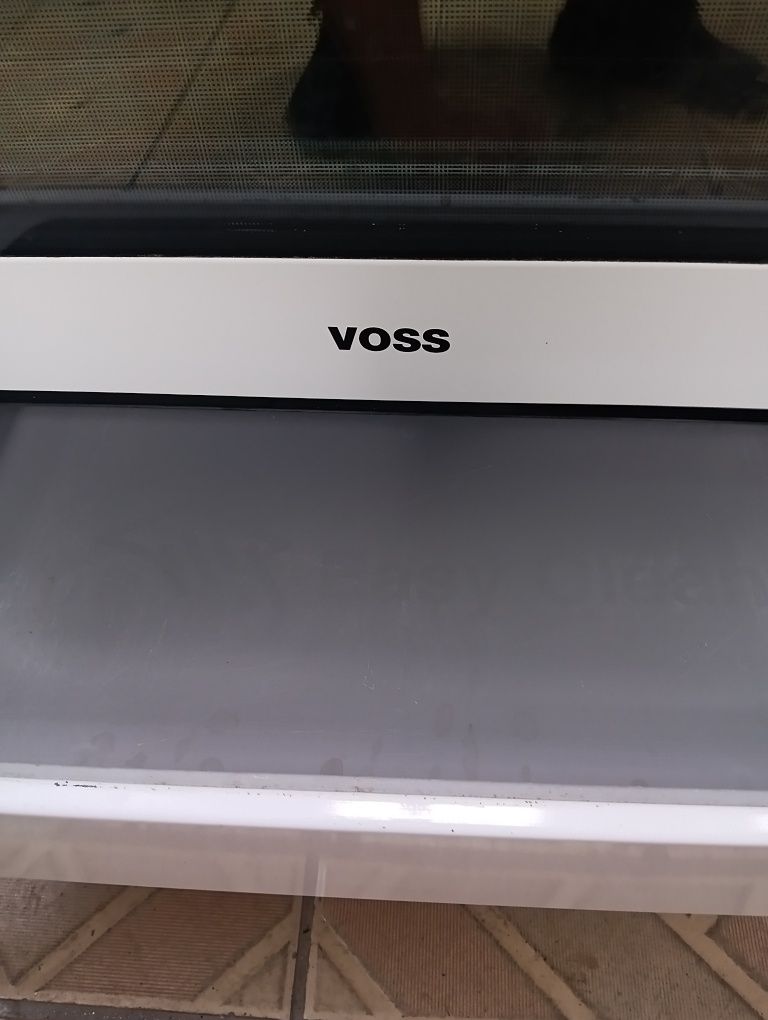 Свободно стояща печка с керамичен плот Voss с две години гаранция!