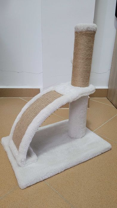 Малка кула за драскане за котки