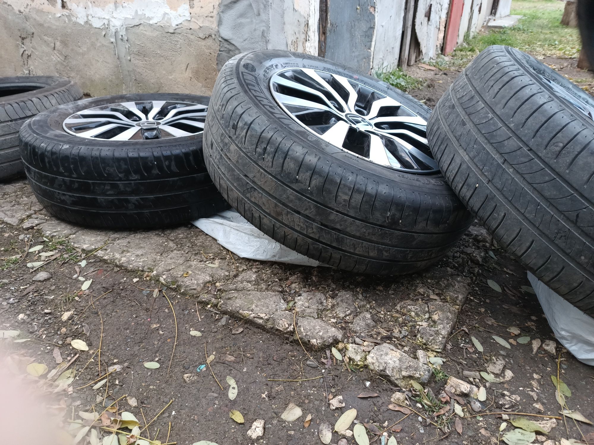 Salut vând jante pentru Honda