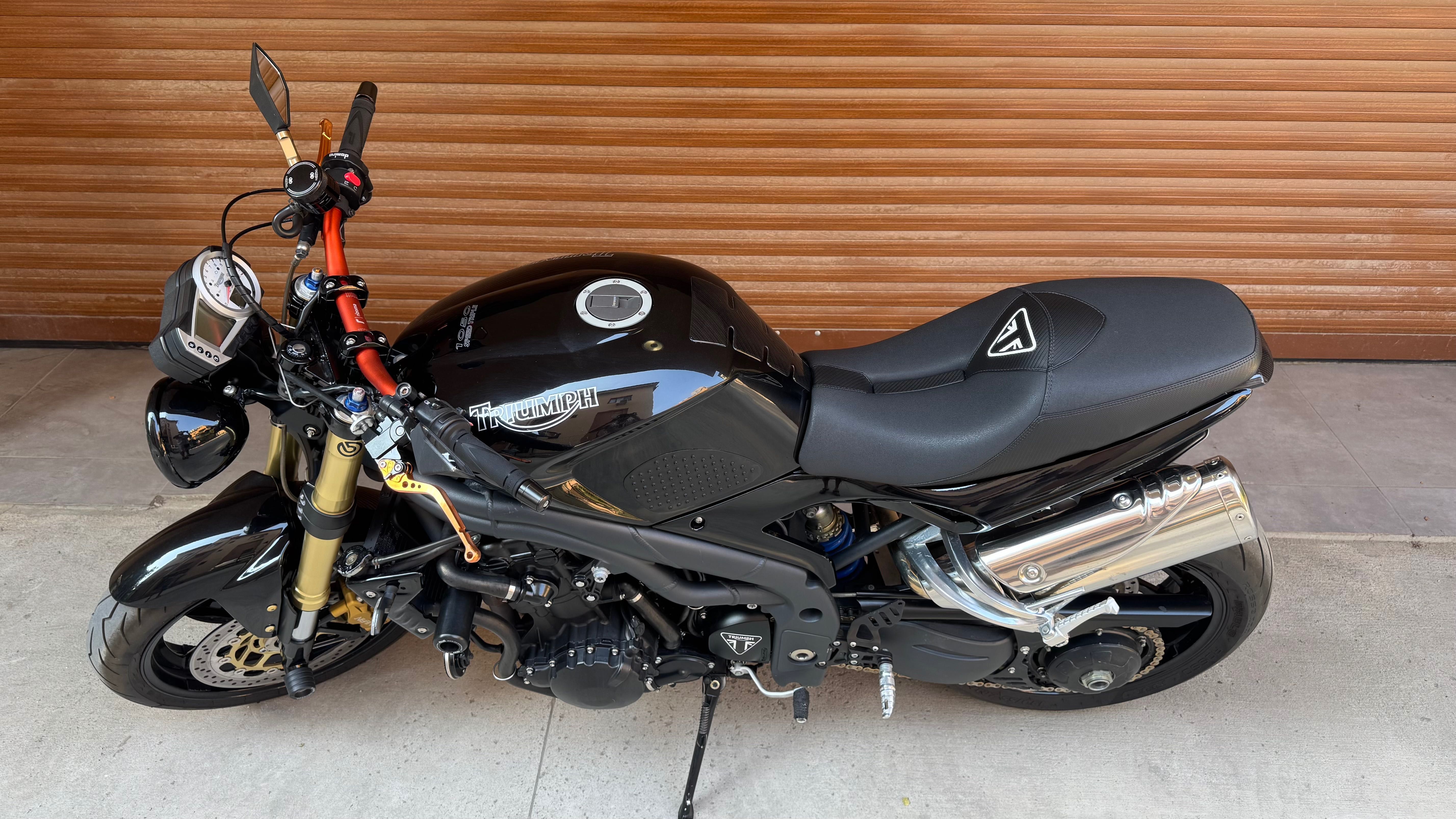 Продавам мотор triumph speed triple 1050