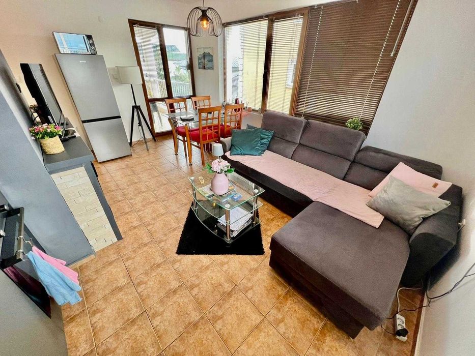 Тристаен апартамент в централната част, Първа линия, Ниска такса