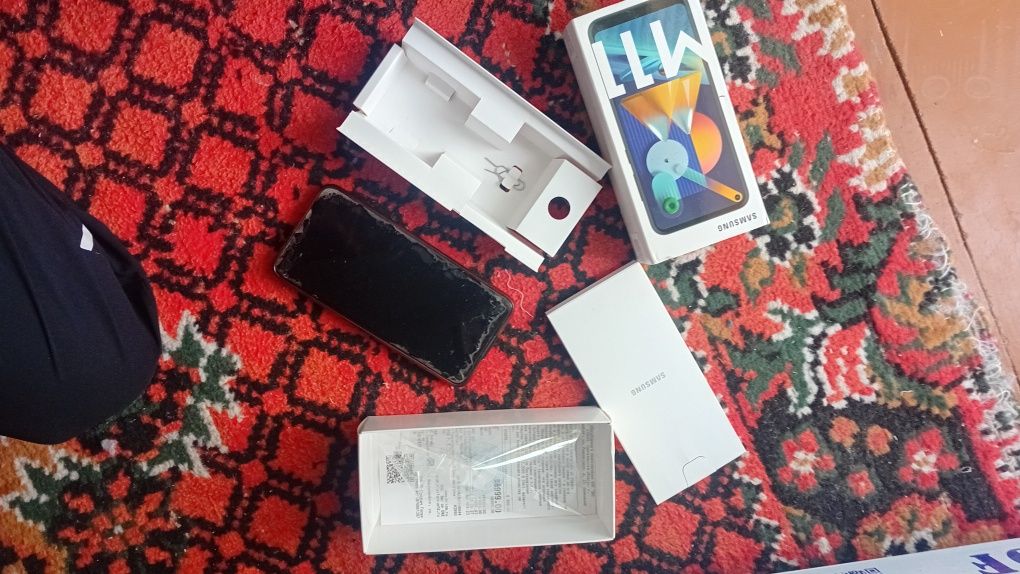 Продам Самсунг М11