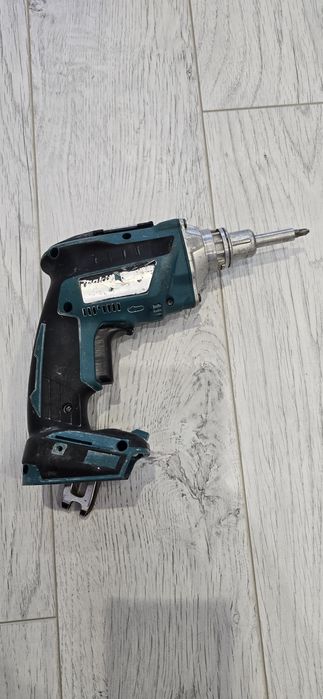 Винтоверт Makita DFS452