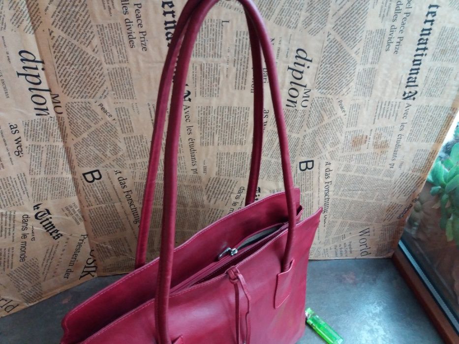 Червена чанта с две дръжки-естествена кожа