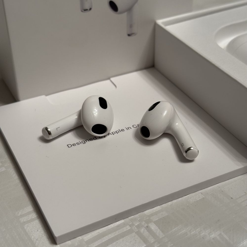 AirPods 3 почти новый