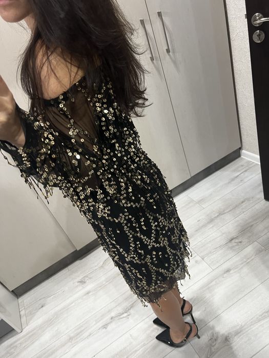 Черна рокля със златни пайети