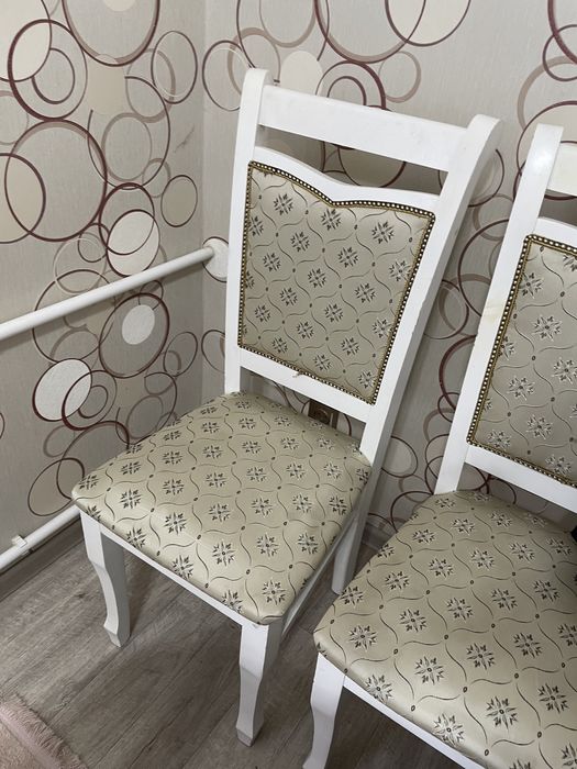 Продается стол со стульями