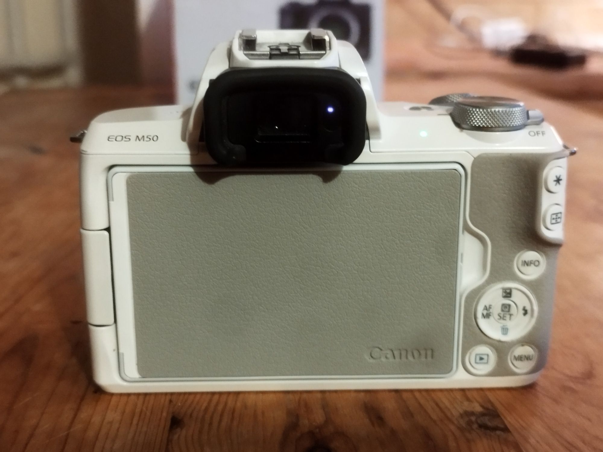 Canon M50 + обектив Canon EF 40mm 2.8 STM