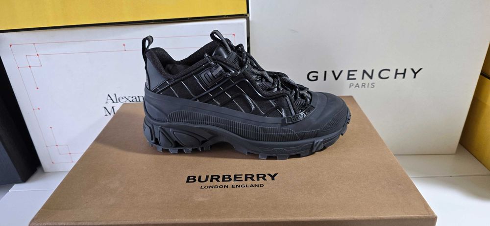 Women's BURBERRY Patent Arthur Nr 36 NOI in CUTIE