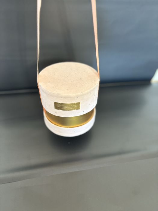 Cutie eleganta trandafiri