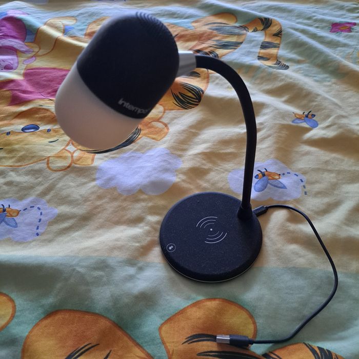 Veioza cu incarcator wireless