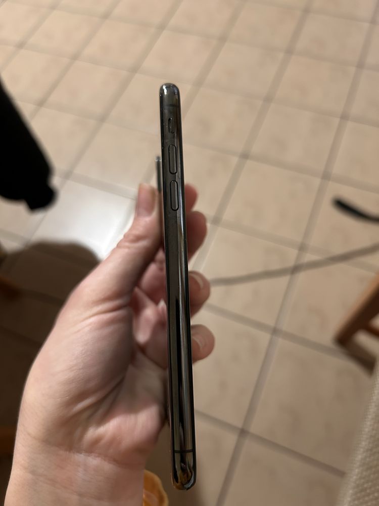 Продавам Iphone X