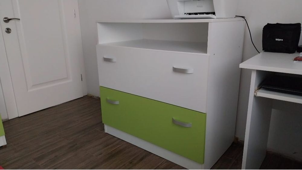 Vând mobila în stare foarte bună!